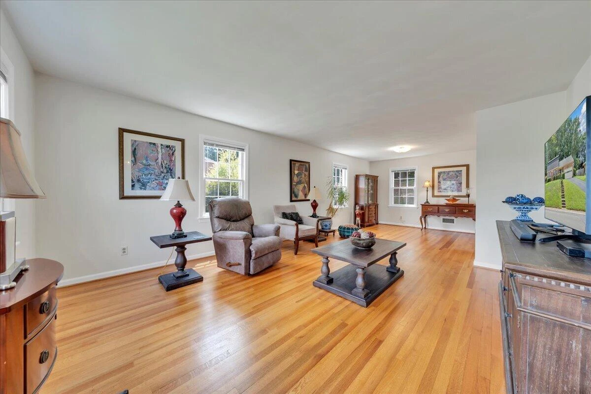 2637 Willowlawn ST - Photo 6