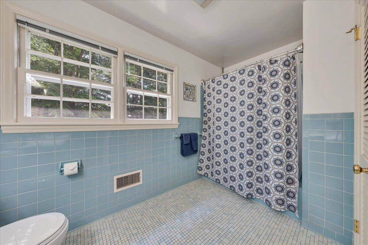 2637 Willowlawn ST - Photo 32