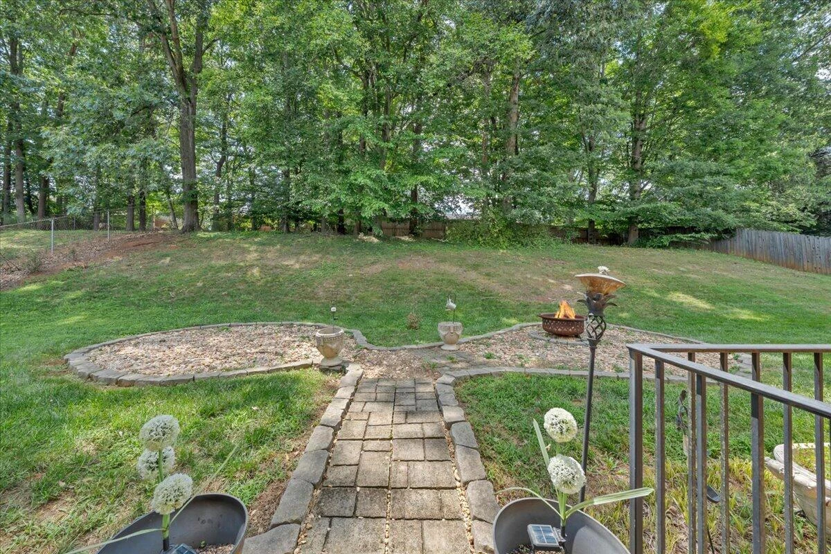2637 Willowlawn ST - Photo 35