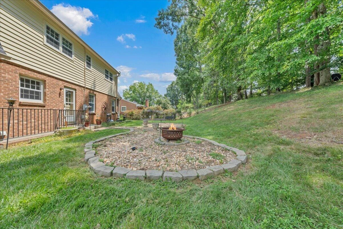 2637 Willowlawn ST - Photo 38