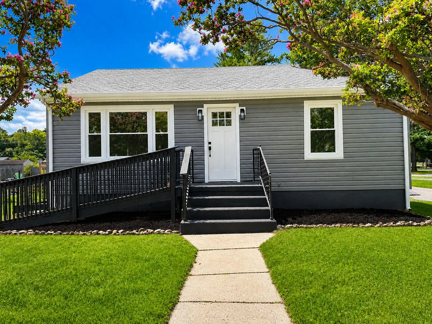 300 E Riverside DR