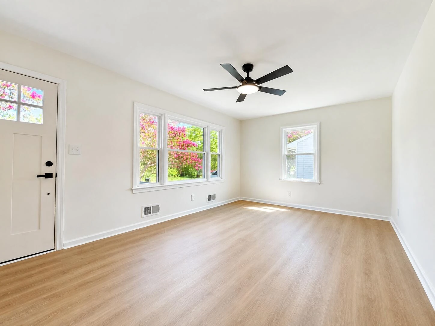 300 E Riverside DR - Photo 4
