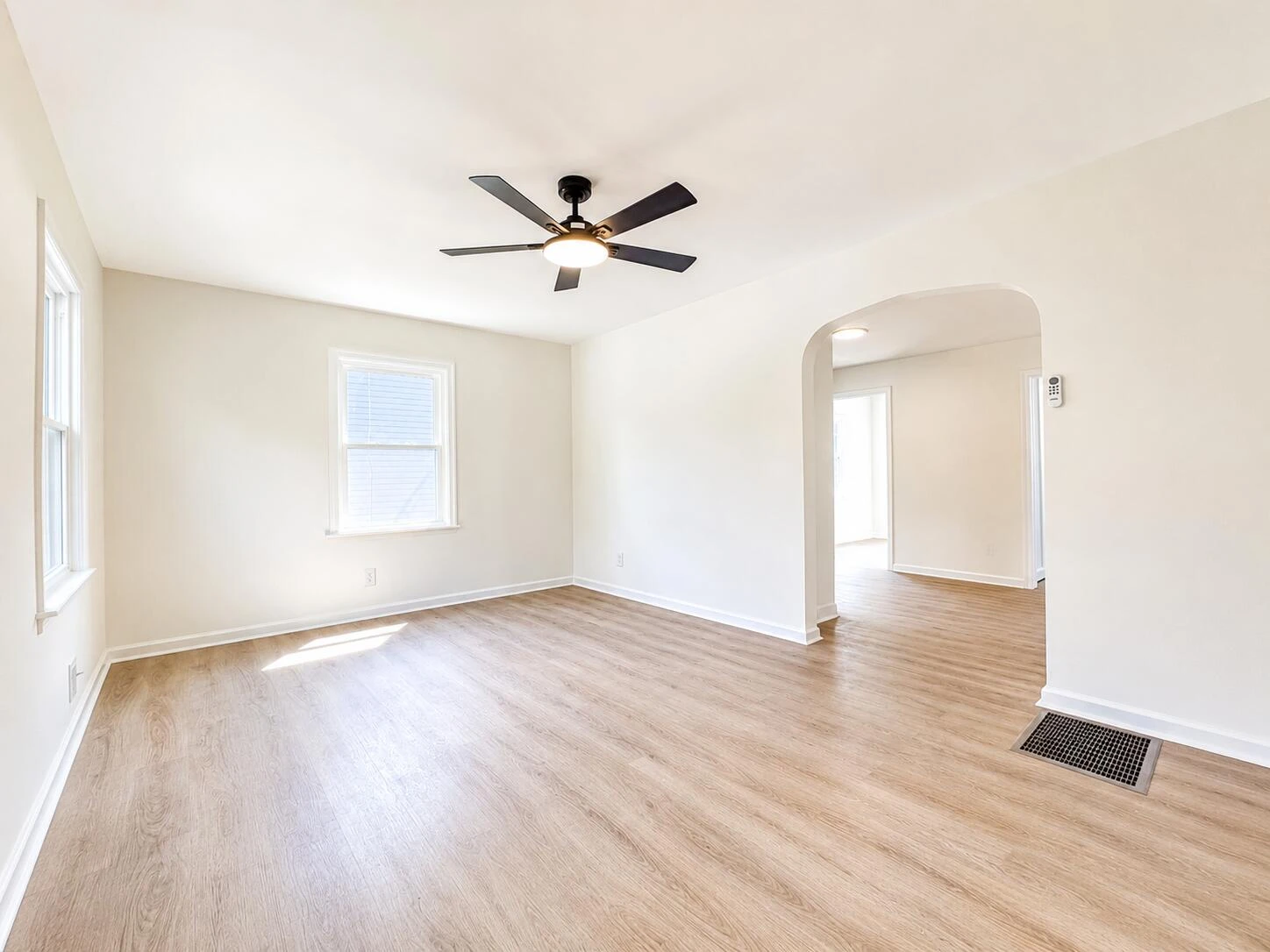 300 E Riverside DR - Photo 5