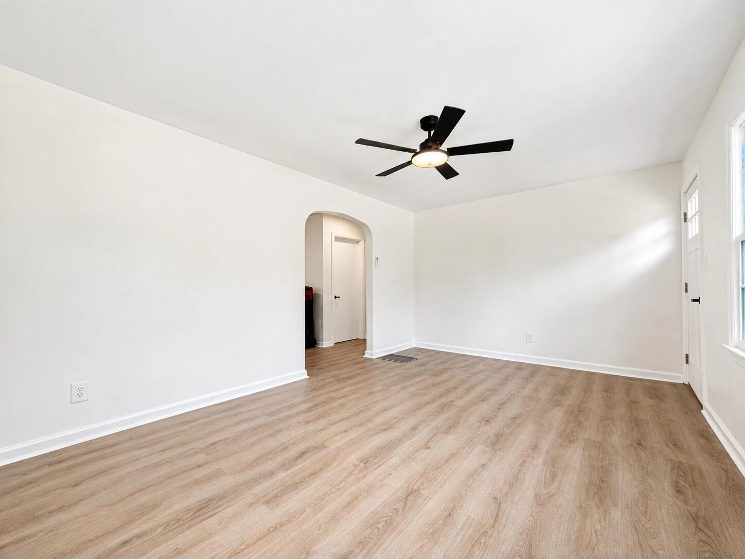300 E Riverside DR - Photo 6