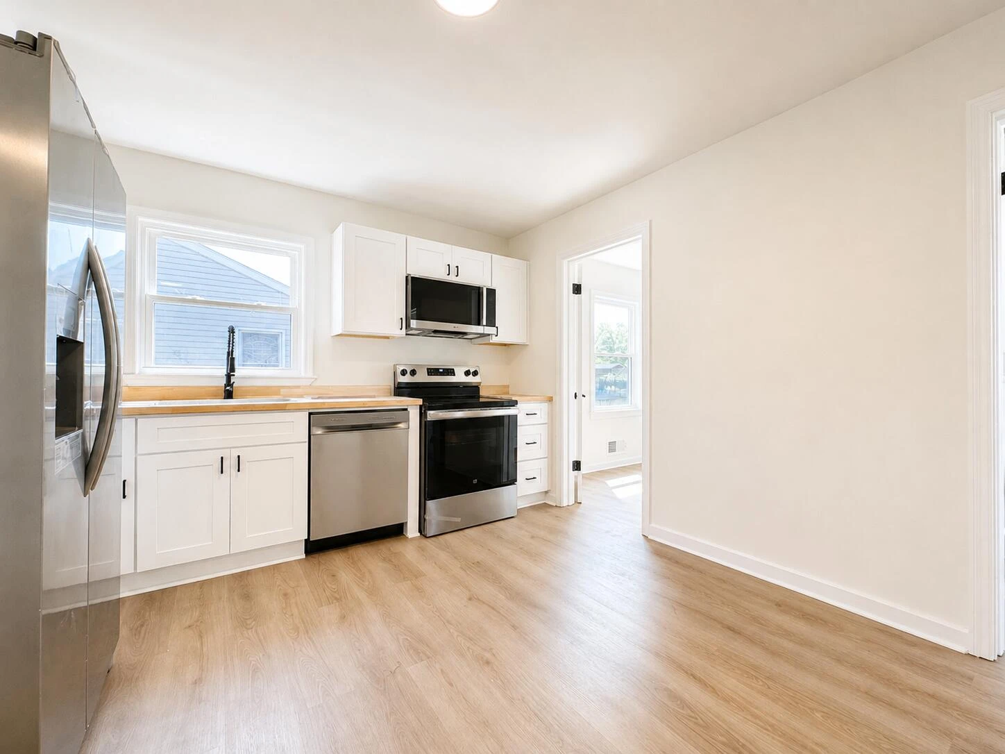 300 E Riverside DR - Photo 9