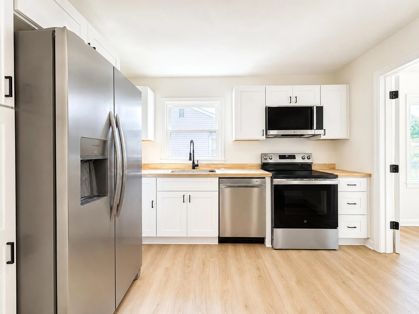 300 E Riverside DR - Photo 10