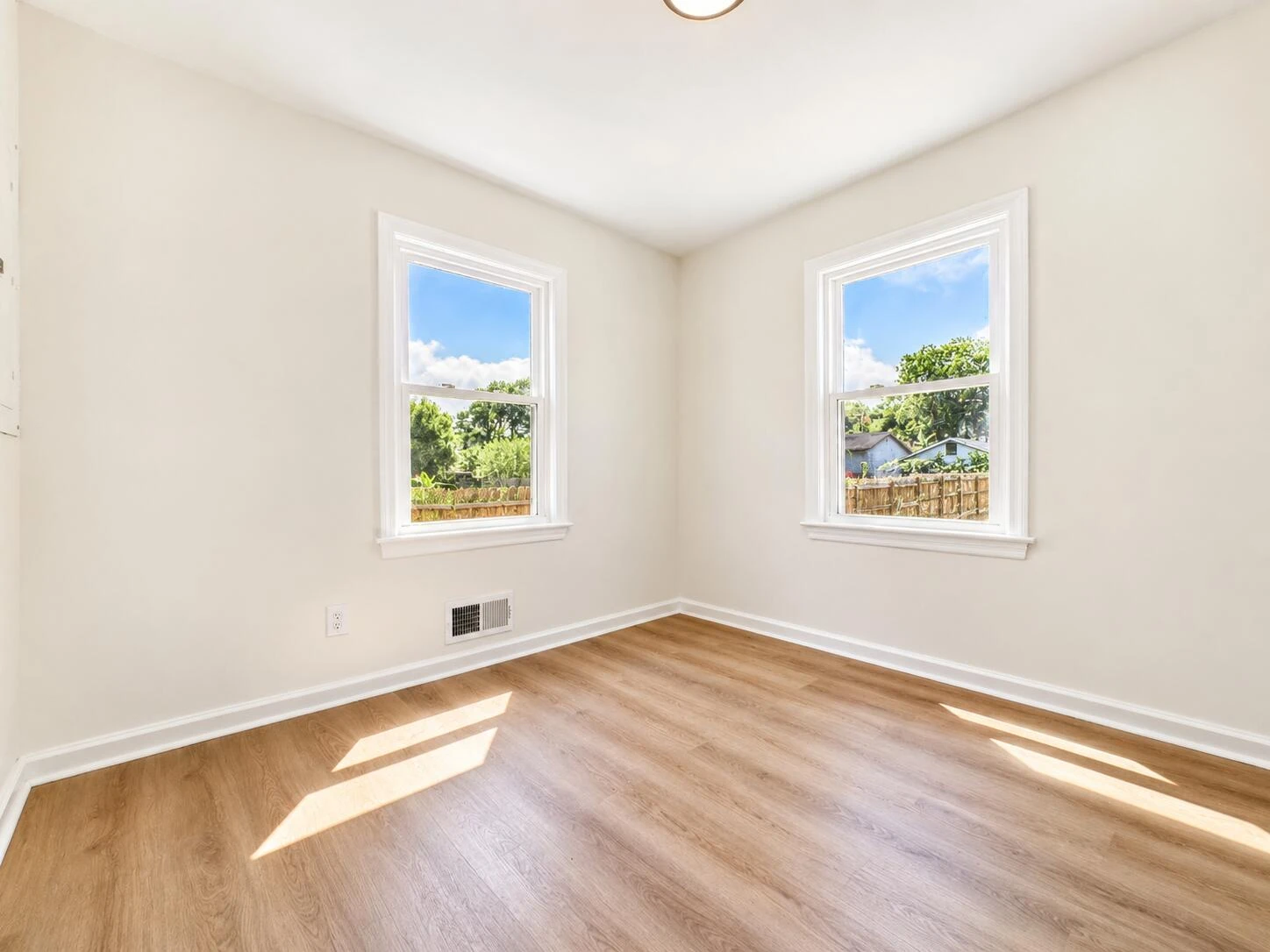 300 E Riverside DR - Photo 13