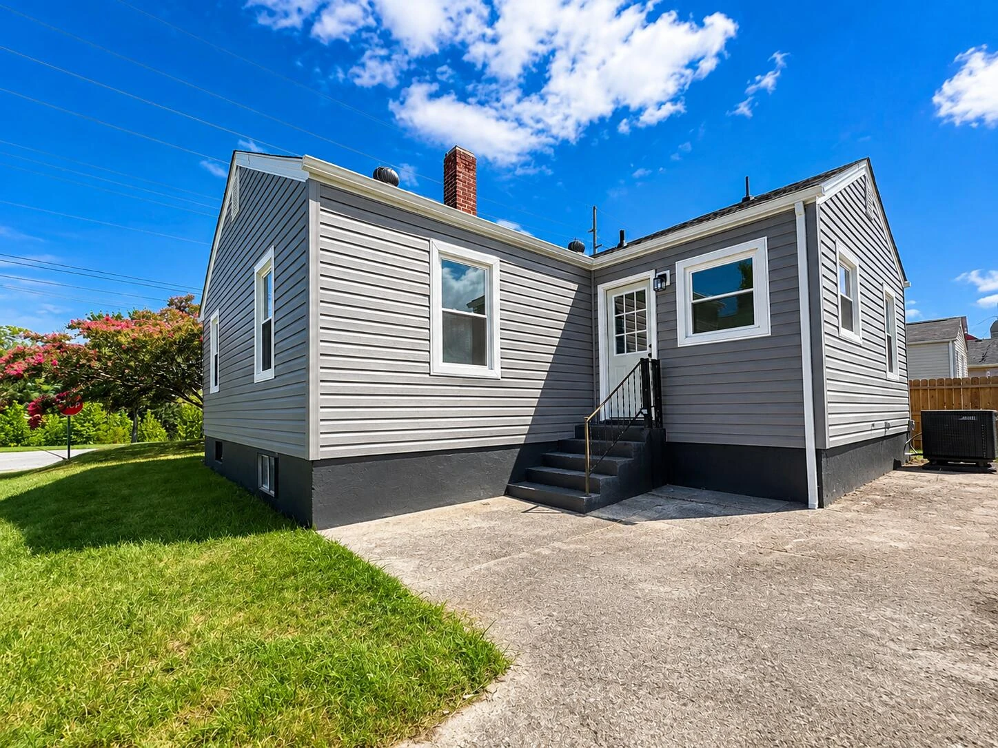 300 E Riverside DR - Photo 15