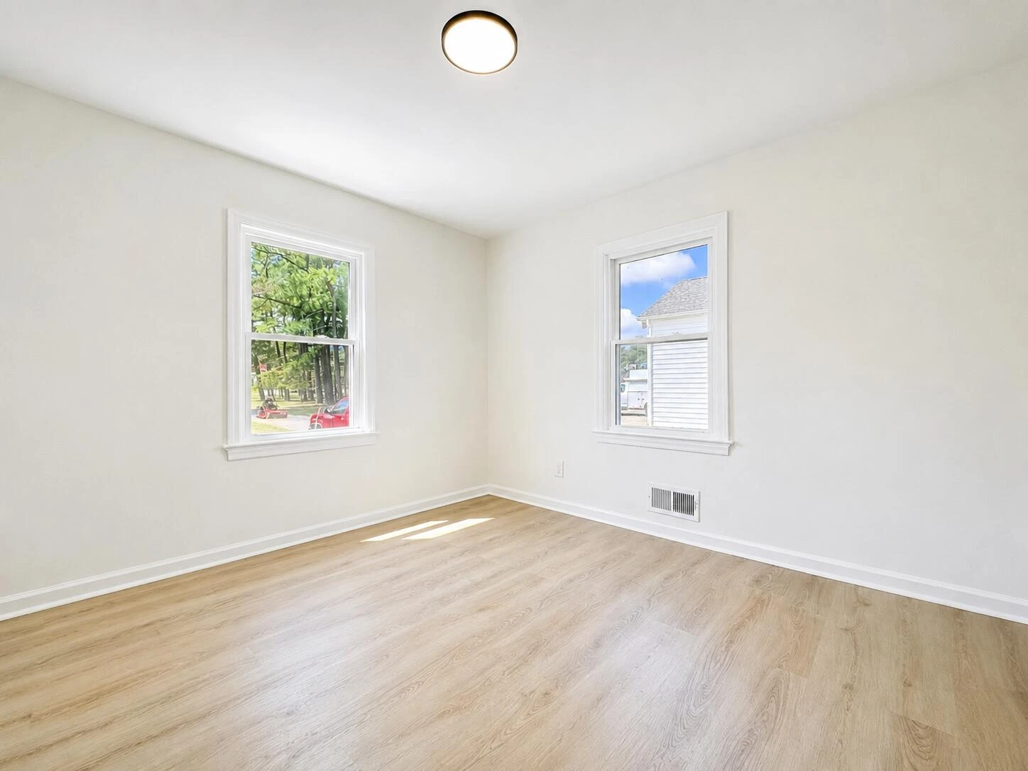 300 E Riverside DR - Photo 21