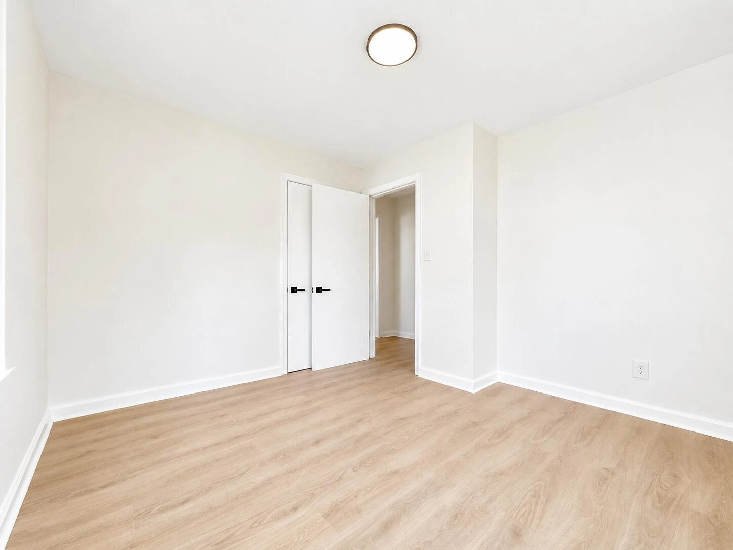 300 E Riverside DR - Photo 22