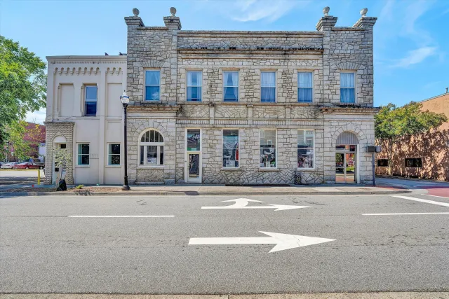 20 E MAIN ST
