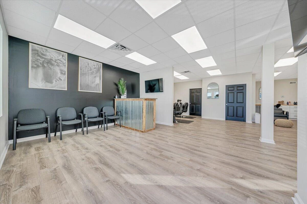 1408 Williamson RD NE - Photo 2