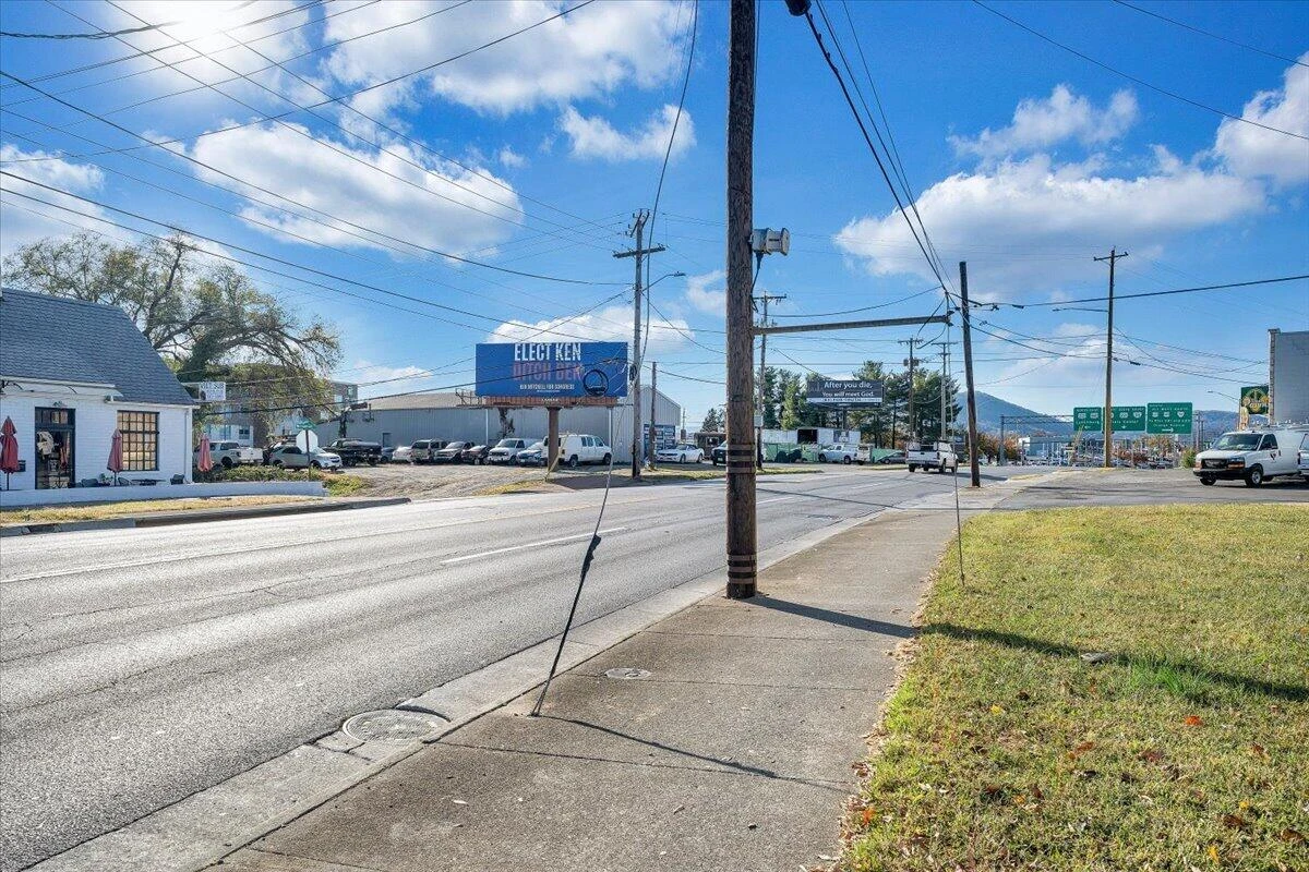 1408 Williamson RD NE - Photo 17