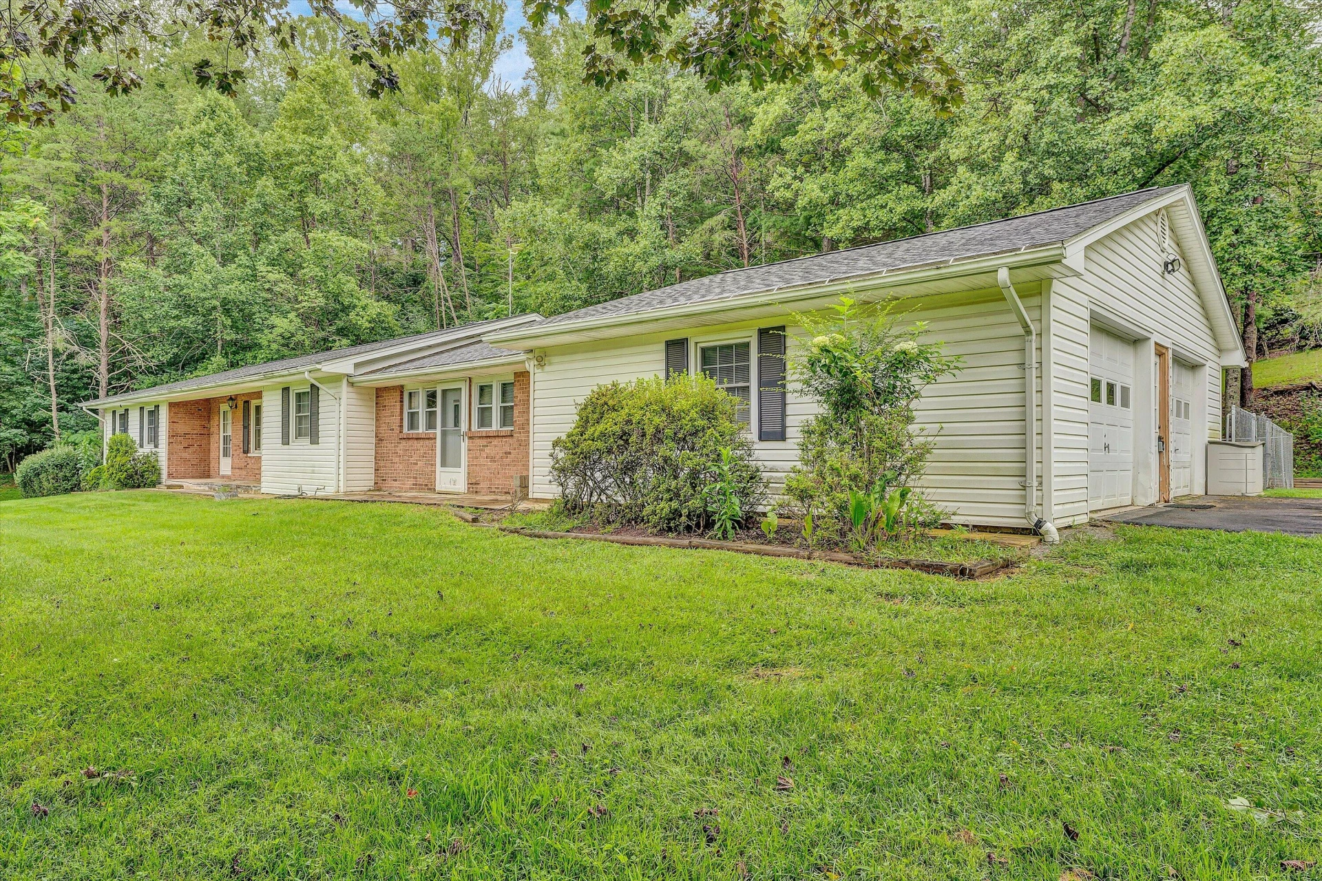 2286 Drewrys Hill RD - Photo 2