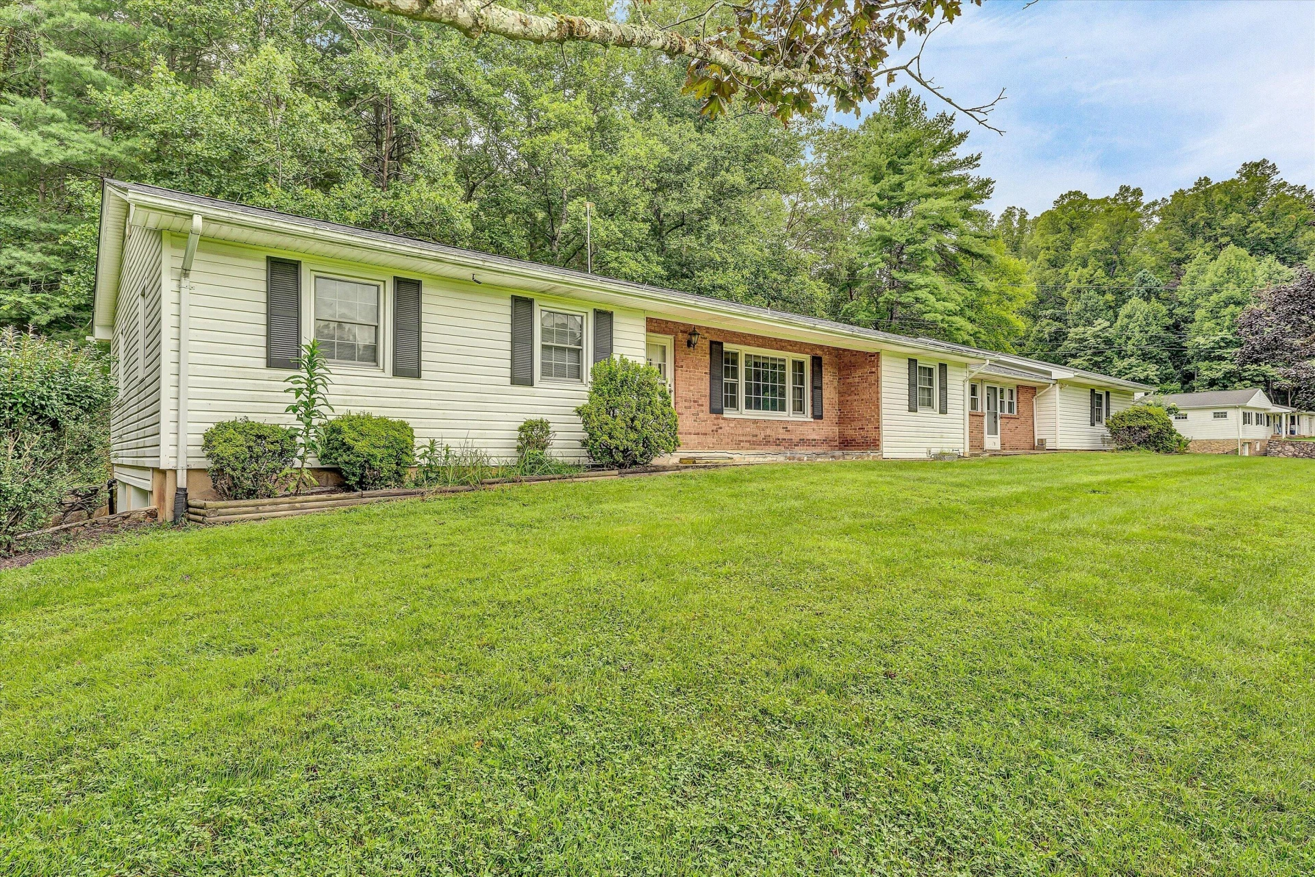 2286 Drewrys Hill RD - Photo 3