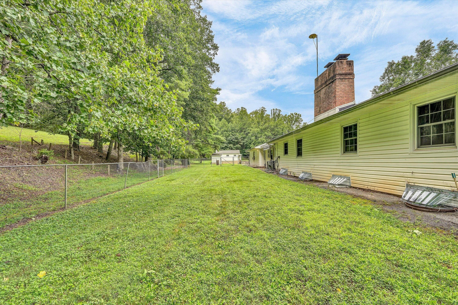 2286 Drewrys Hill RD - Photo 7