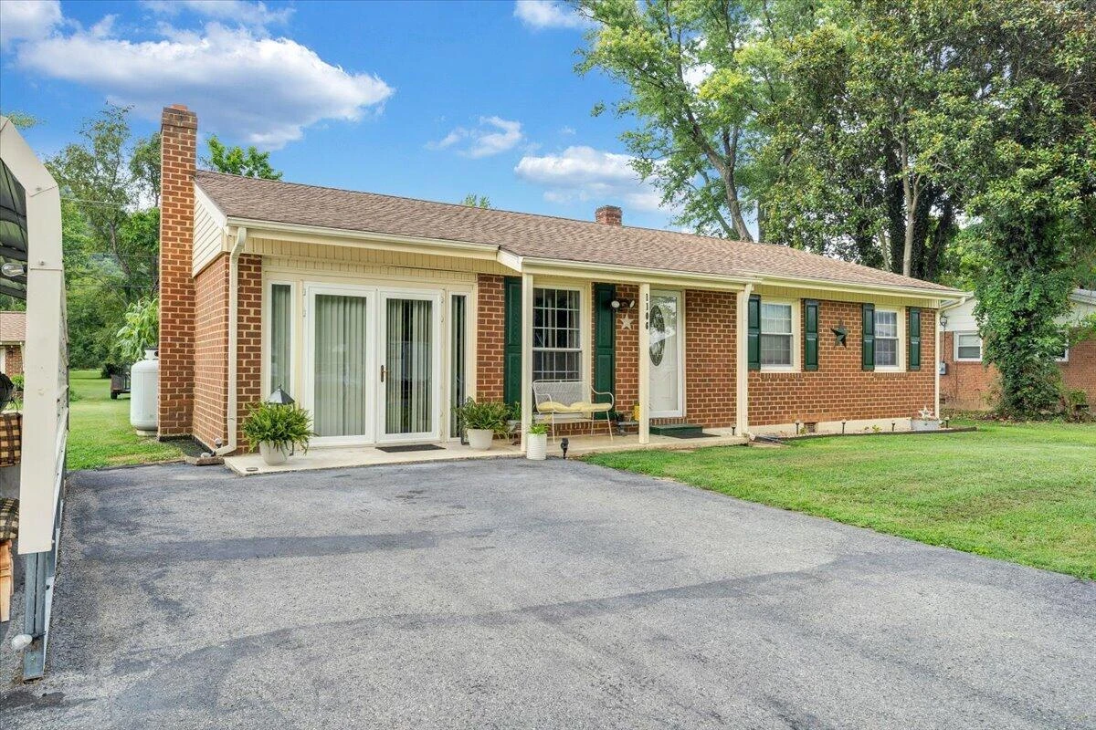 1106 Kanawha ST - Photo 3