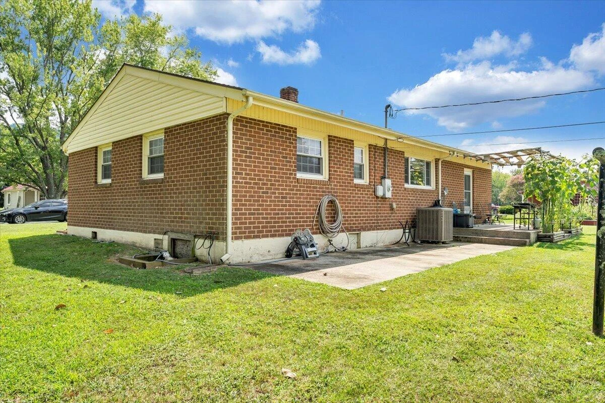 1106 Kanawha ST - Photo 5