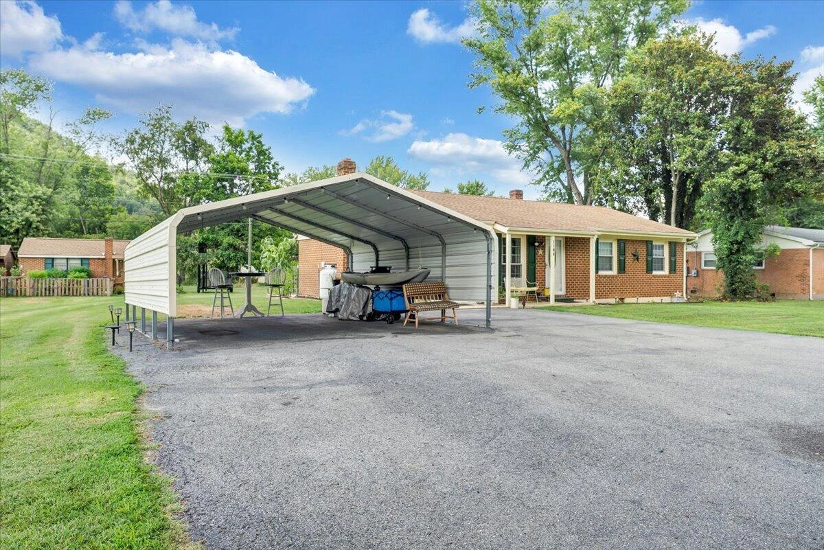 1106 Kanawha ST - Photo 6
