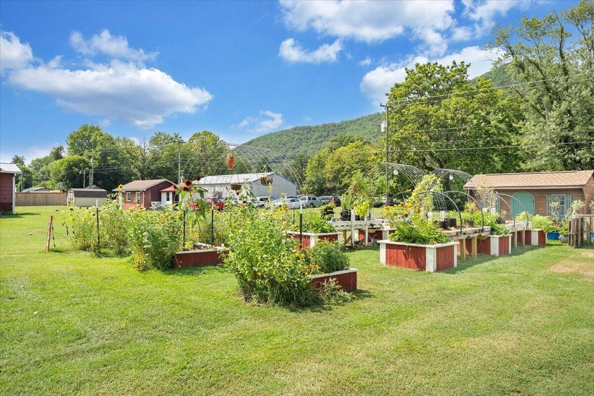 1106 Kanawha ST - Photo 10