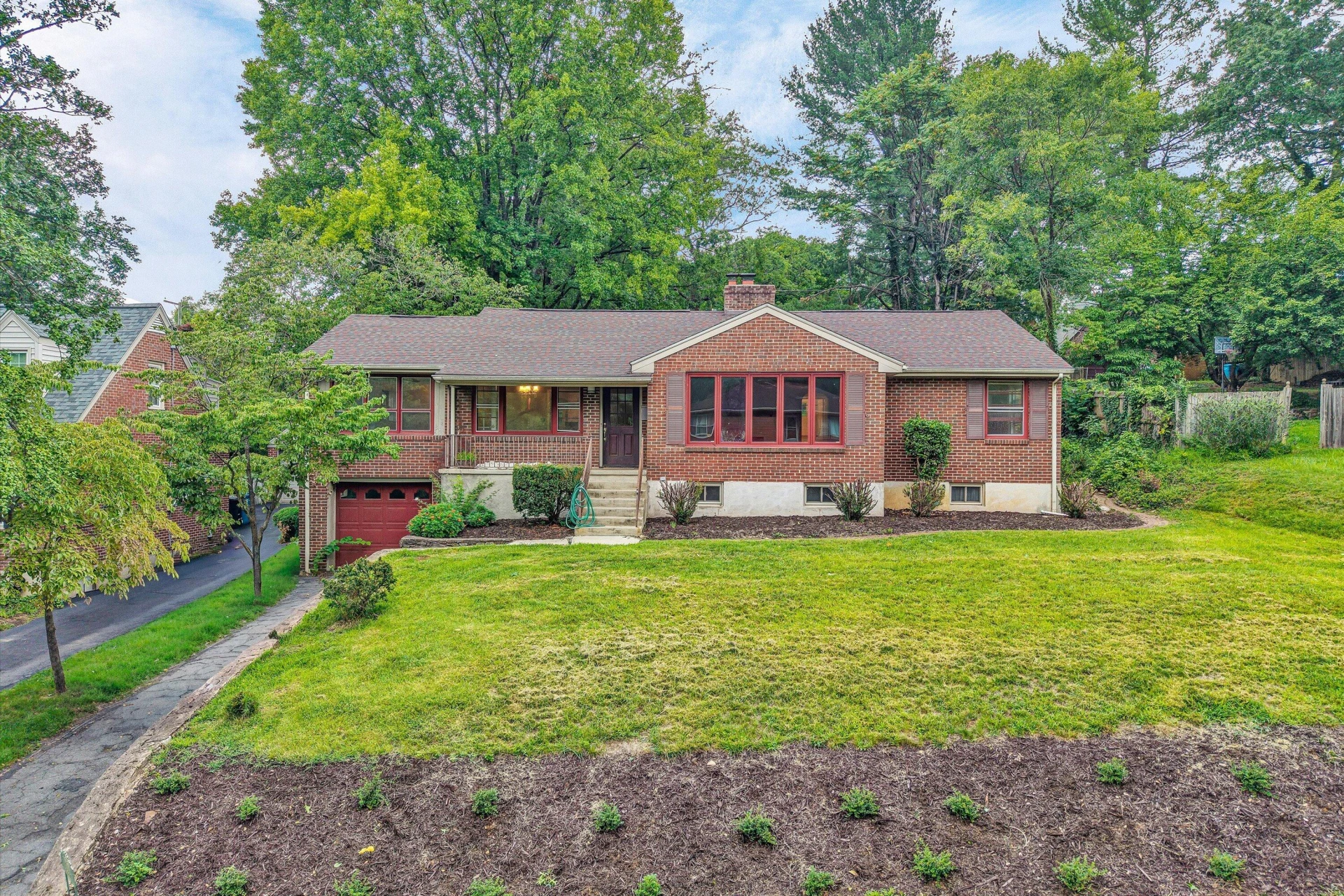 1909 Blenheim RD SW