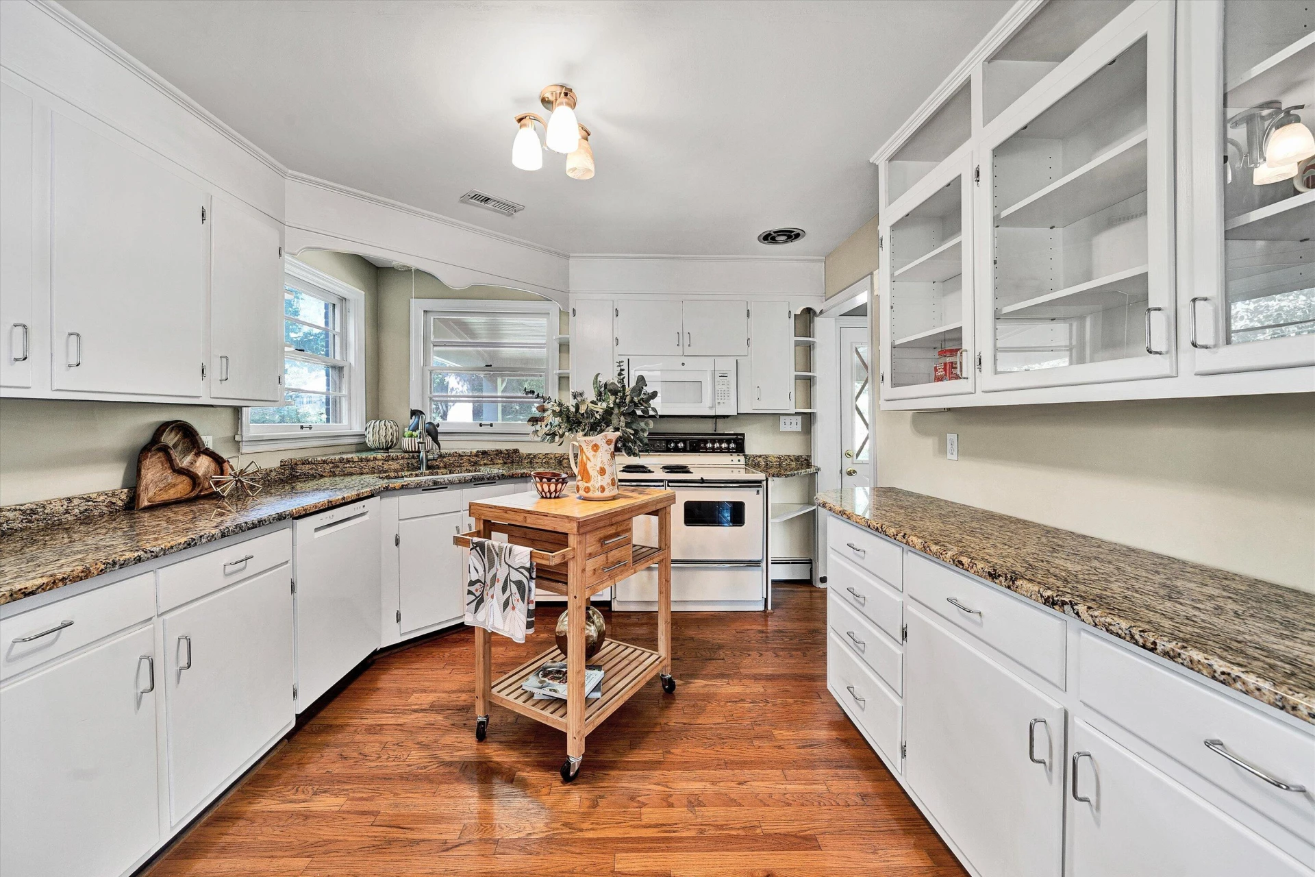 1909 Blenheim RD SW - Photo 13