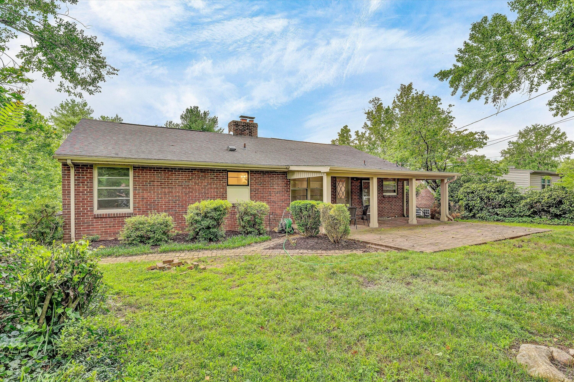 1909 Blenheim RD SW - Photo 46