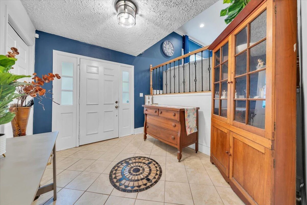 6121 Homewood CIR - Photo 8