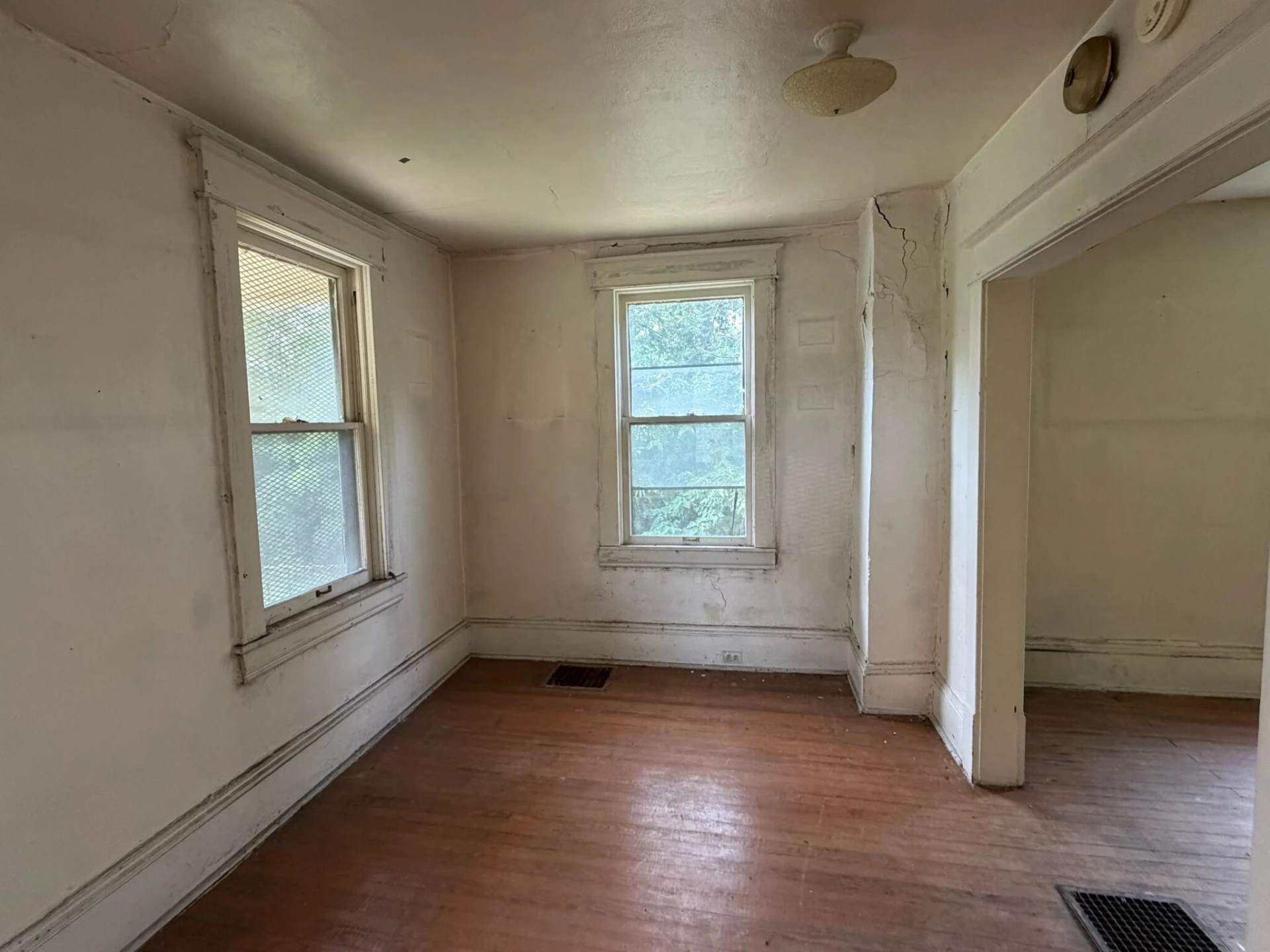 1431 Burrell ST NW - Photo 8