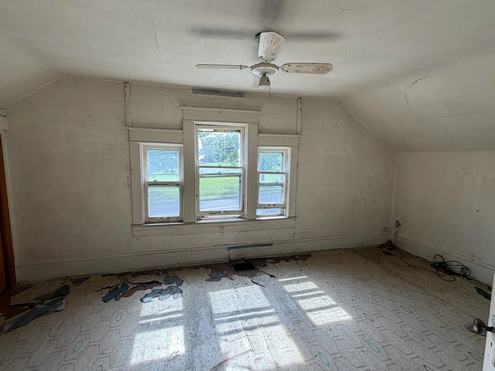 1431 Burrell ST NW - Photo 14