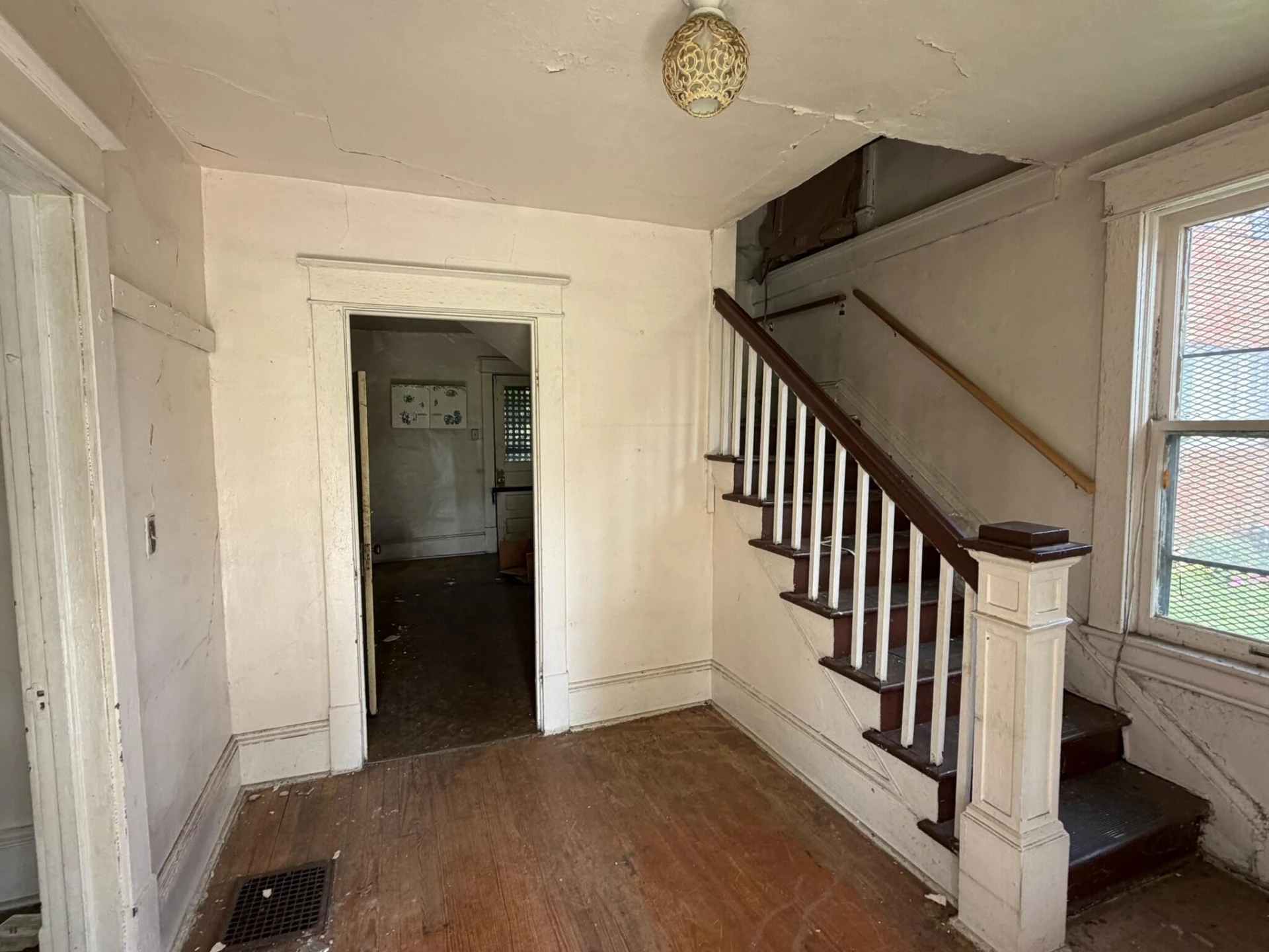 1431 Burrell ST NW - Photo 15