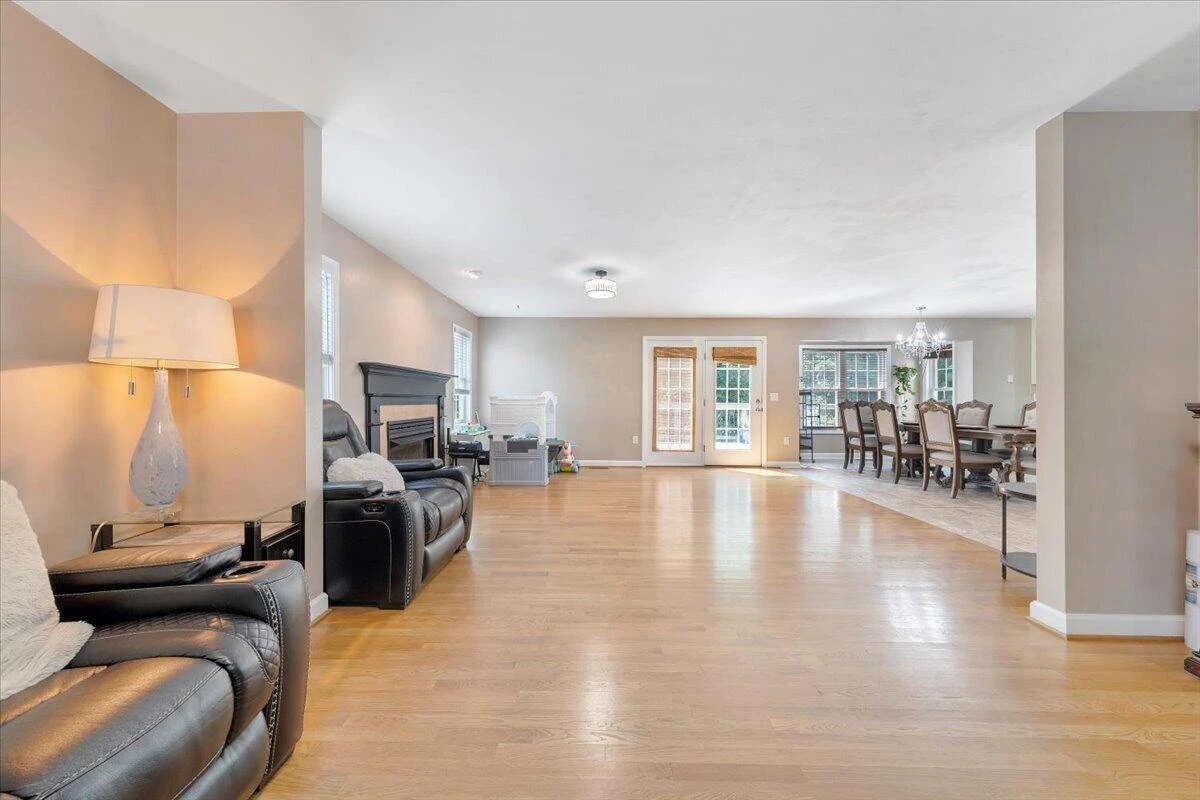 2430 Tyler WAY - Photo 8