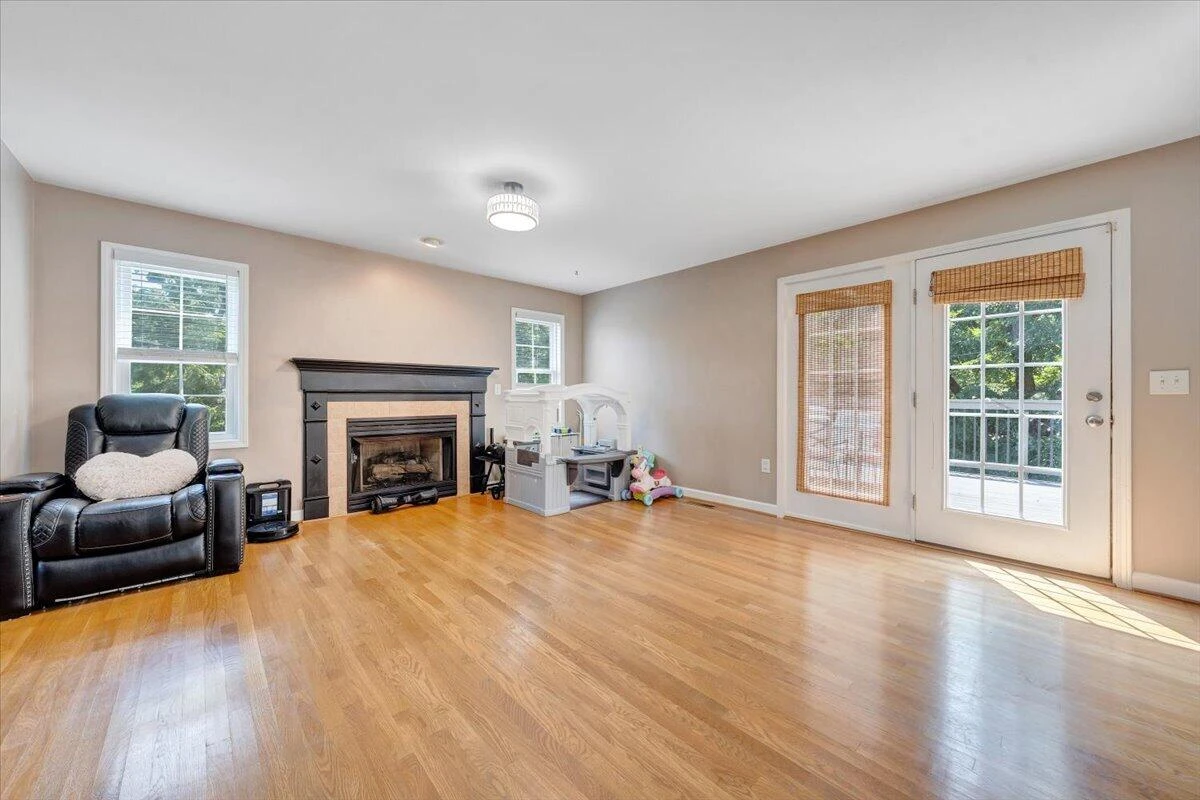 2430 Tyler WAY - Photo 9