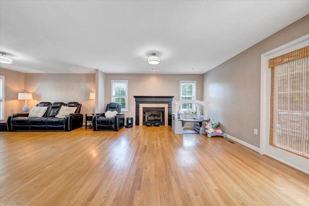 2430 Tyler WAY - Photo 10