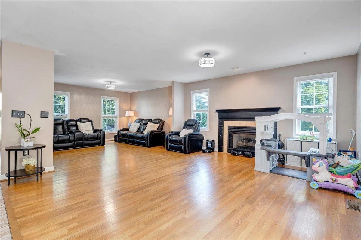 2430 Tyler WAY - Photo 11
