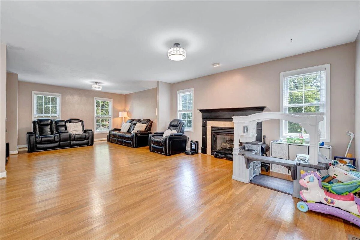 2430 Tyler WAY - Photo 12