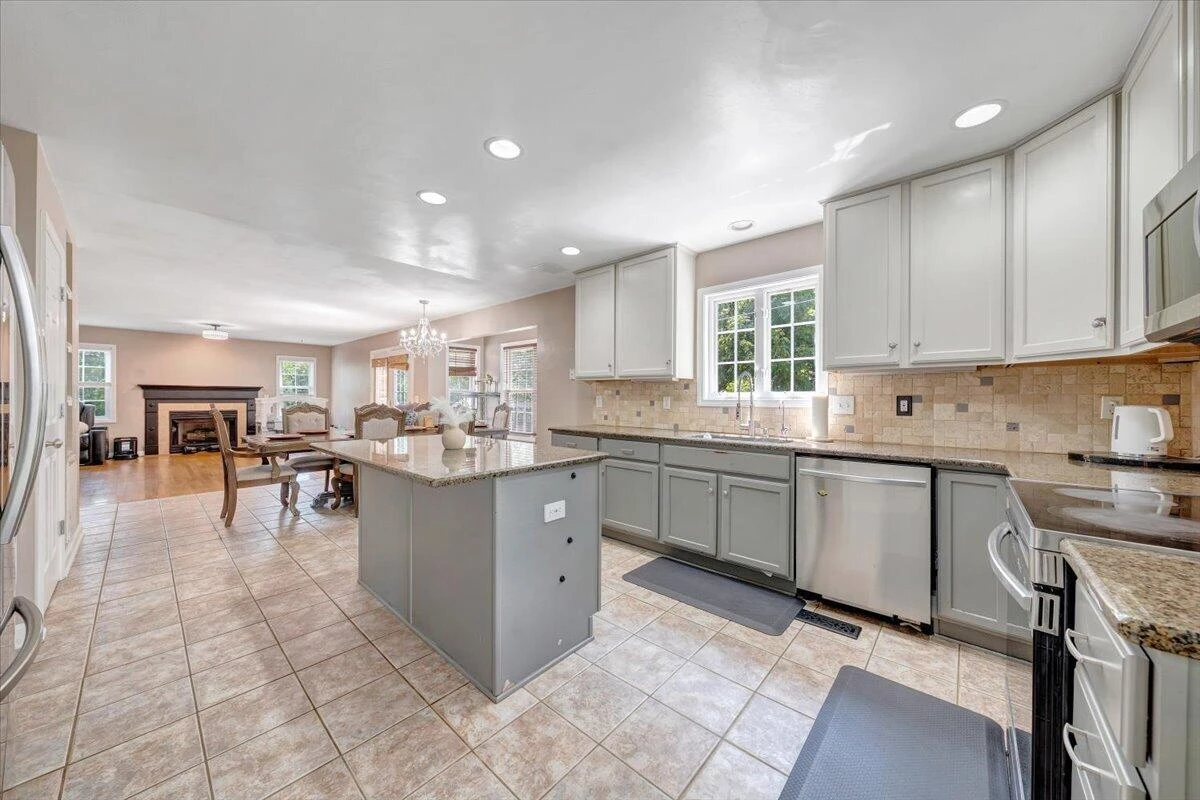 2430 Tyler WAY - Photo 17