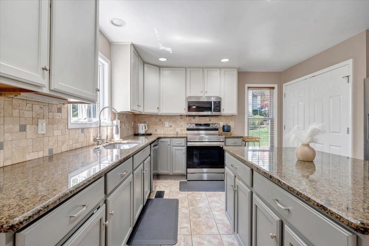 2430 Tyler WAY - Photo 19