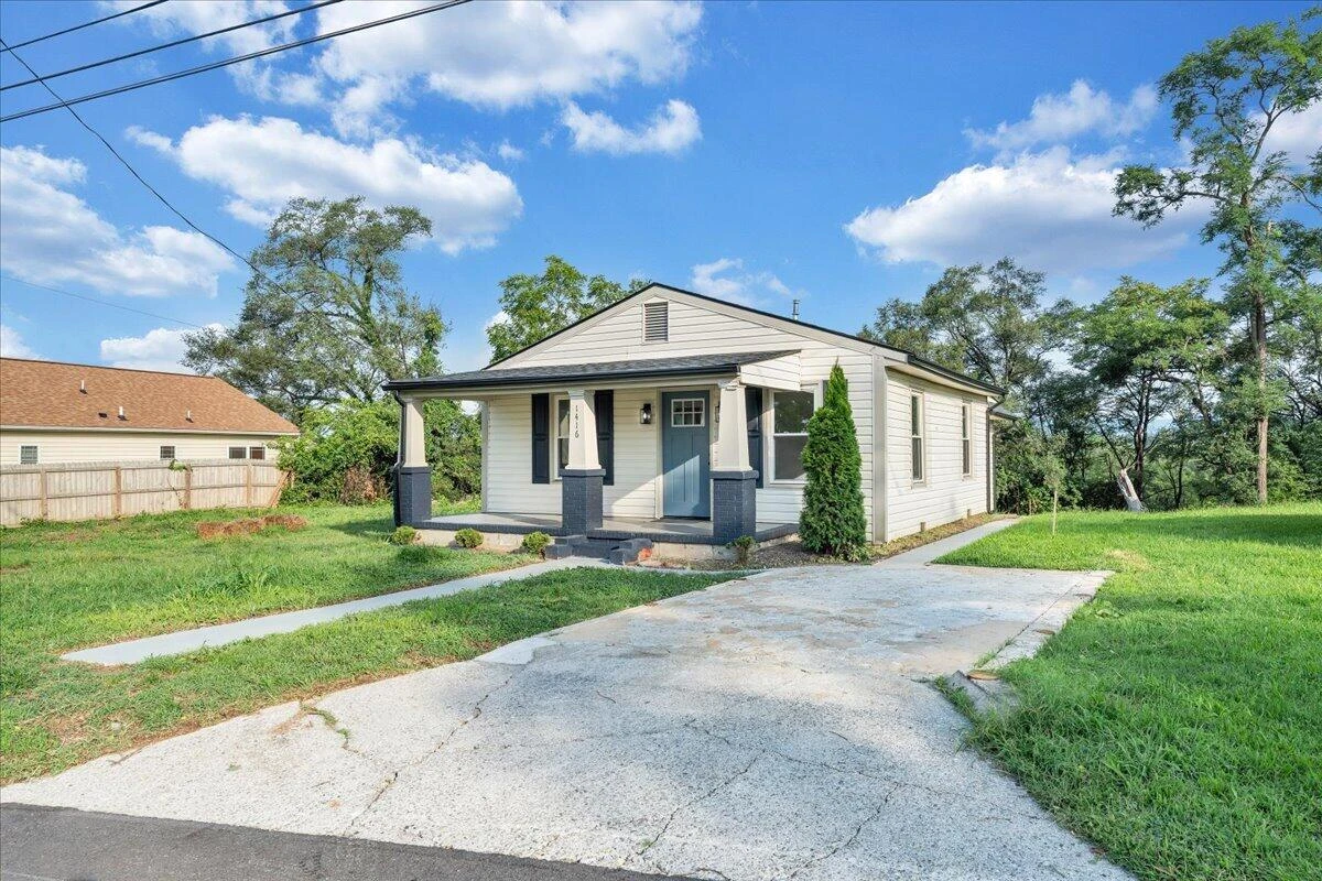 1416 Archbold AVE NE - Photo 3