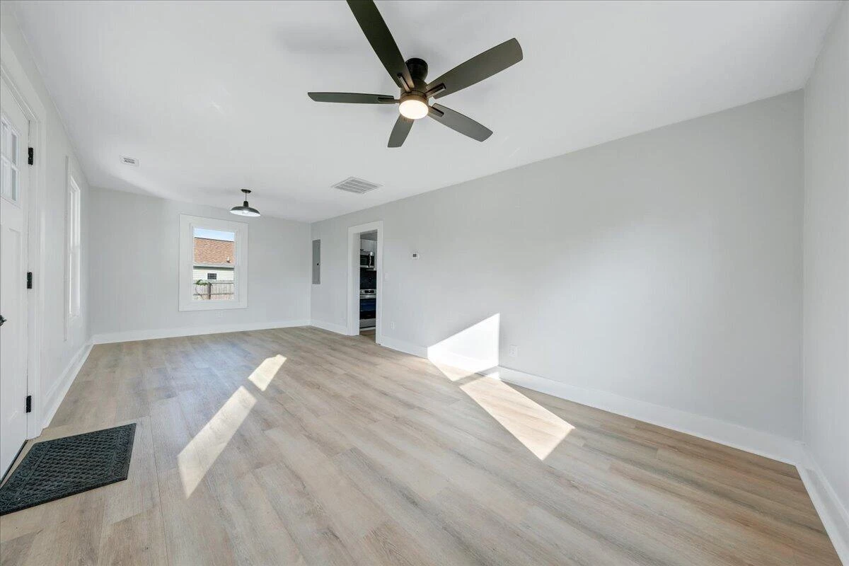 1416 Archbold AVE NE - Photo 5