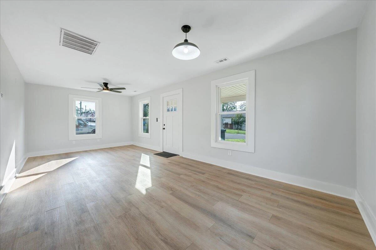 1416 Archbold AVE NE - Photo 7