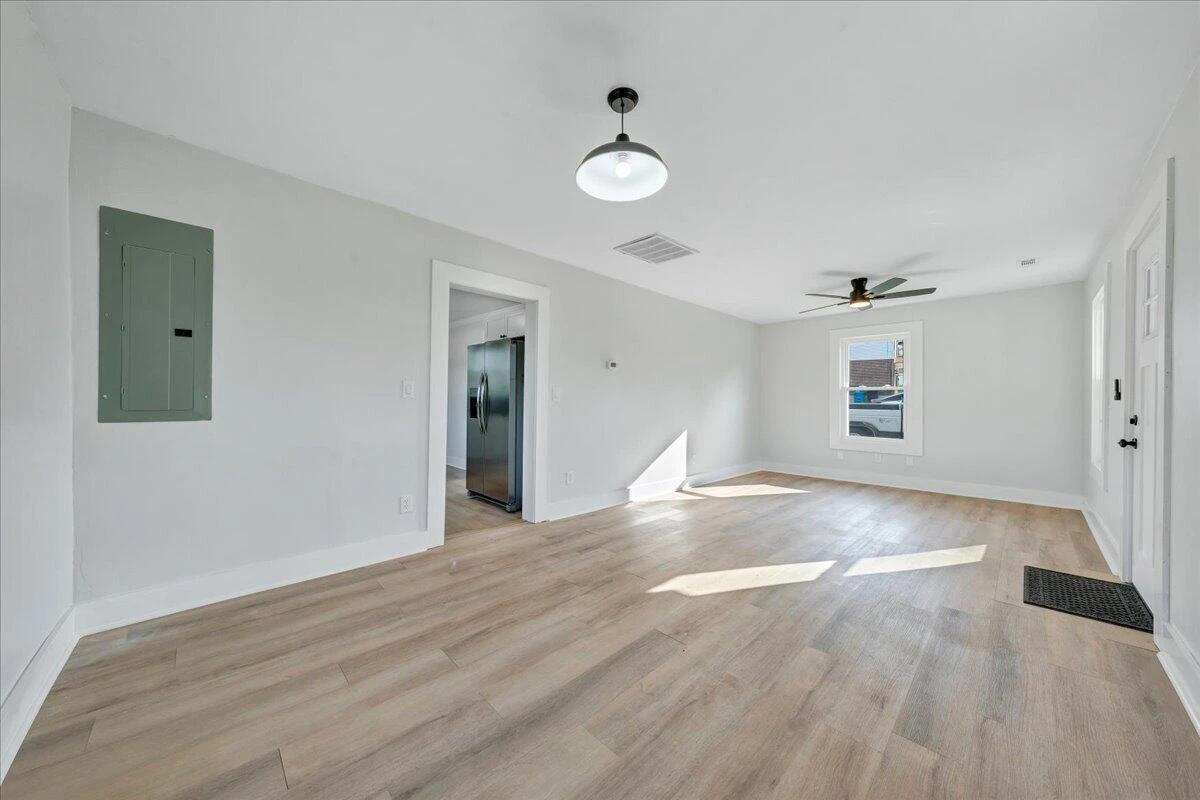 1416 Archbold AVE NE - Photo 8