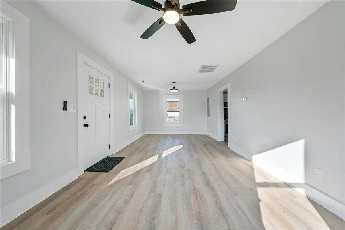 1416 Archbold AVE NE - Photo 9