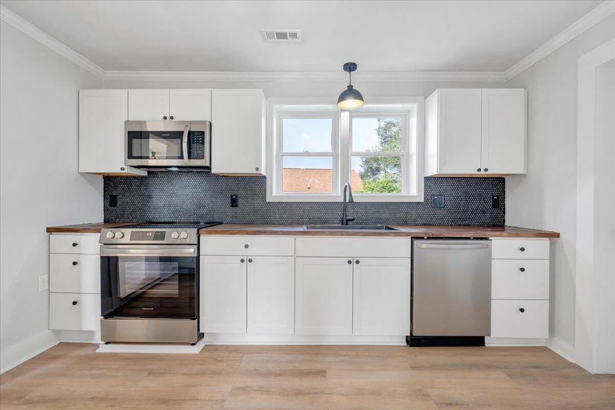 1416 Archbold AVE NE - Photo 11