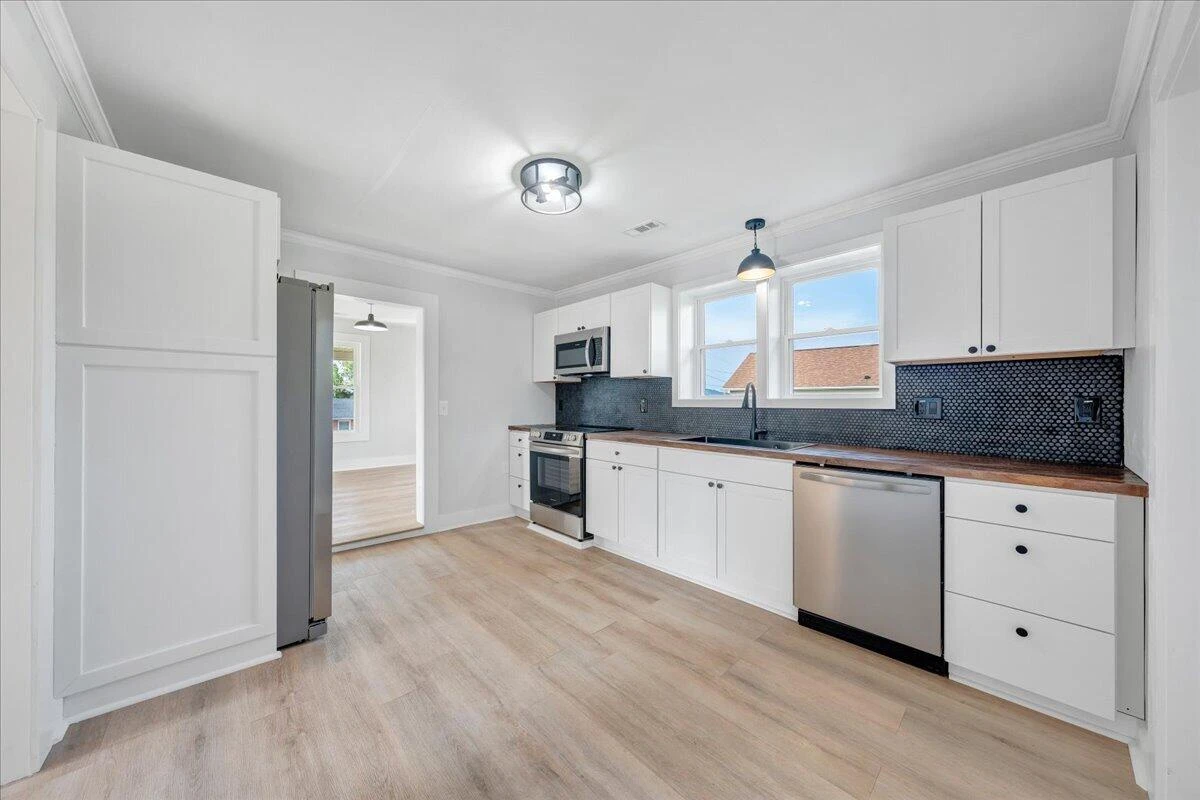 1416 Archbold AVE NE - Photo 13