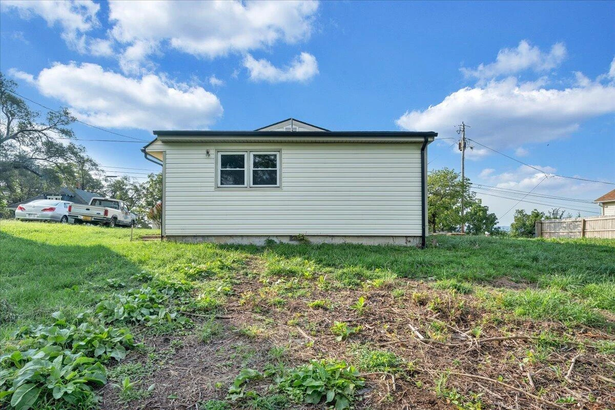 1416 Archbold AVE NE - Photo 29