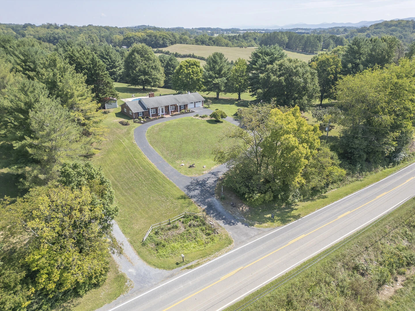 2708 Catawba RD - Photo 2