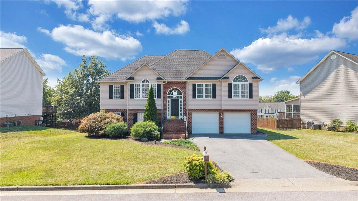 632 Castleridge RD - Photo 2