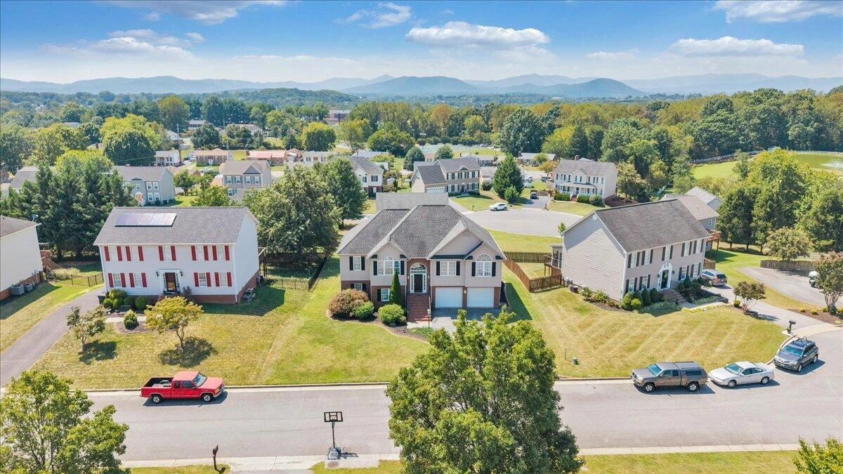 632 Castleridge RD - Photo 3