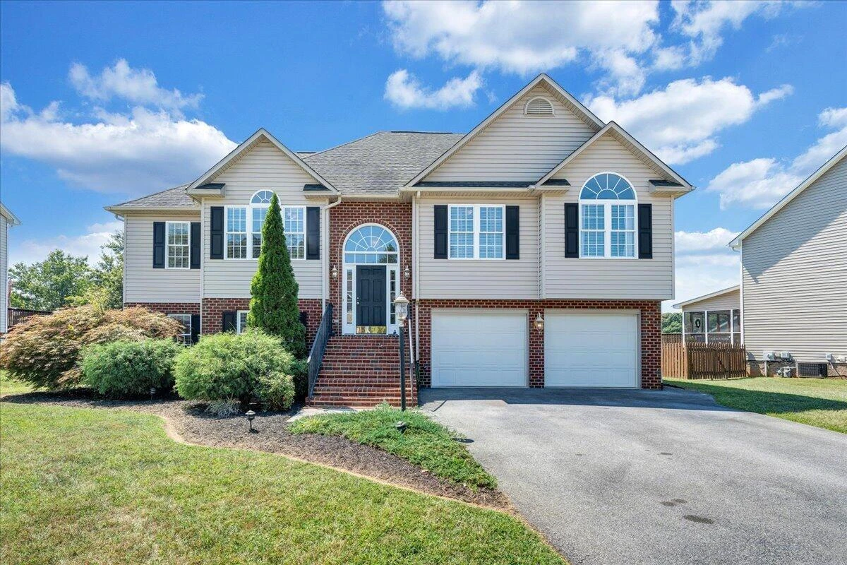632 Castleridge RD - Photo 4
